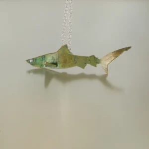 Pendentif requin tigre by Cloquille