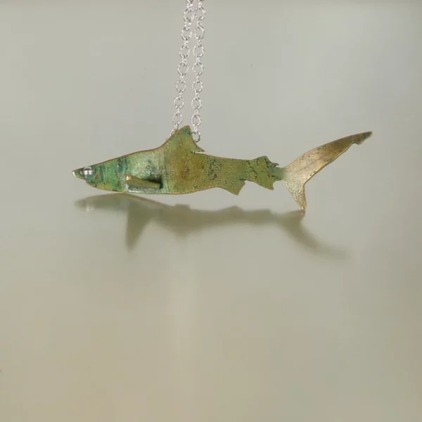 Pendentif requin tigre by Cloquille