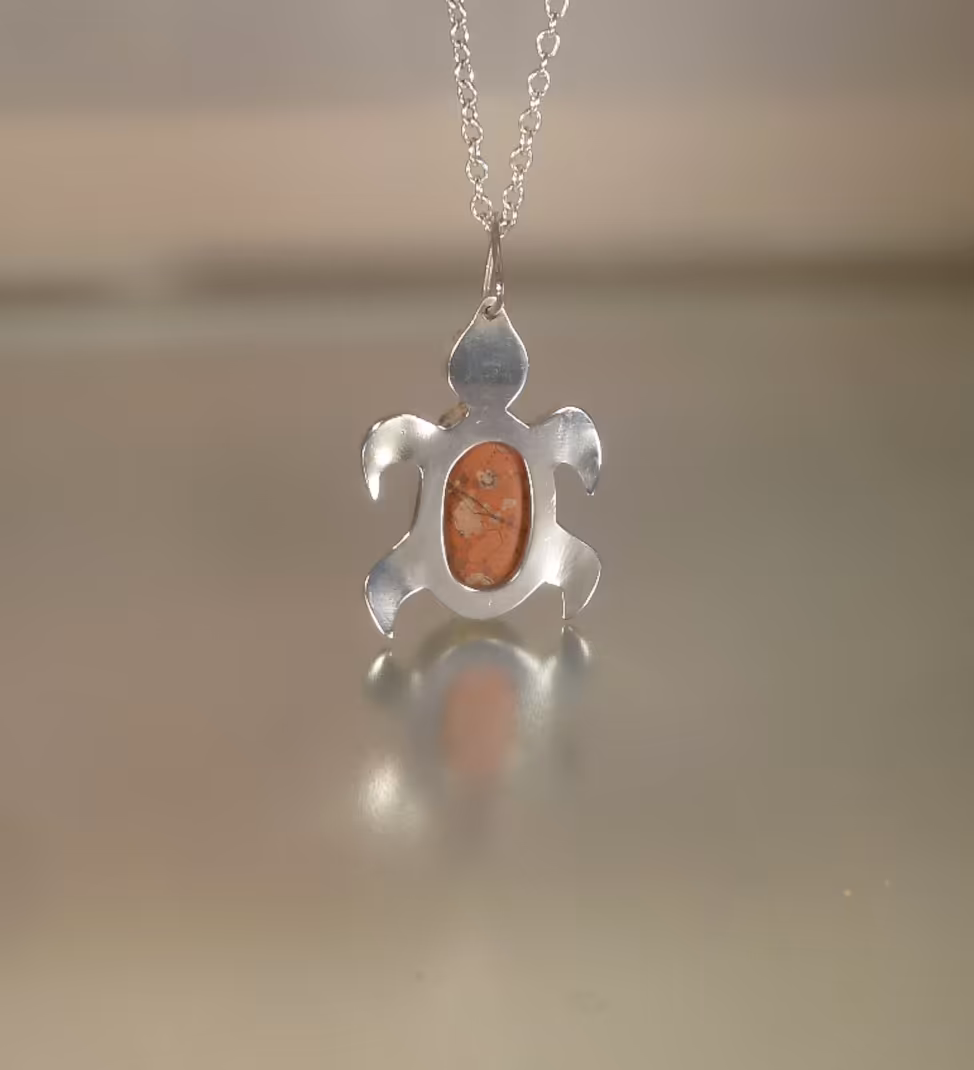 Tortue Luth - Pendentif by Cloquille Tortue Luth - Pendentif by Cloquille