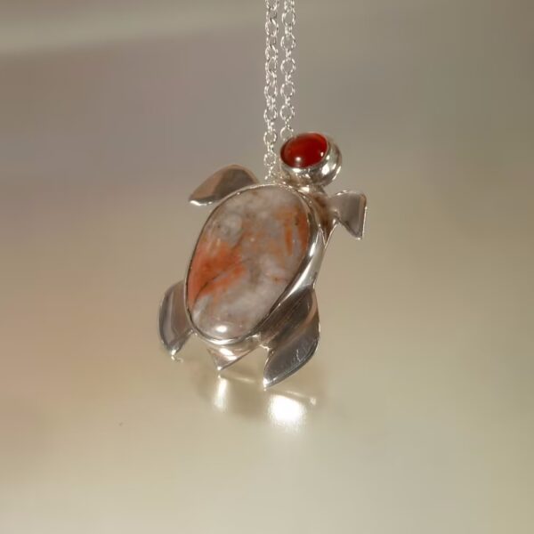 Tortue Luth Thétis- Pendentif by Cloquille