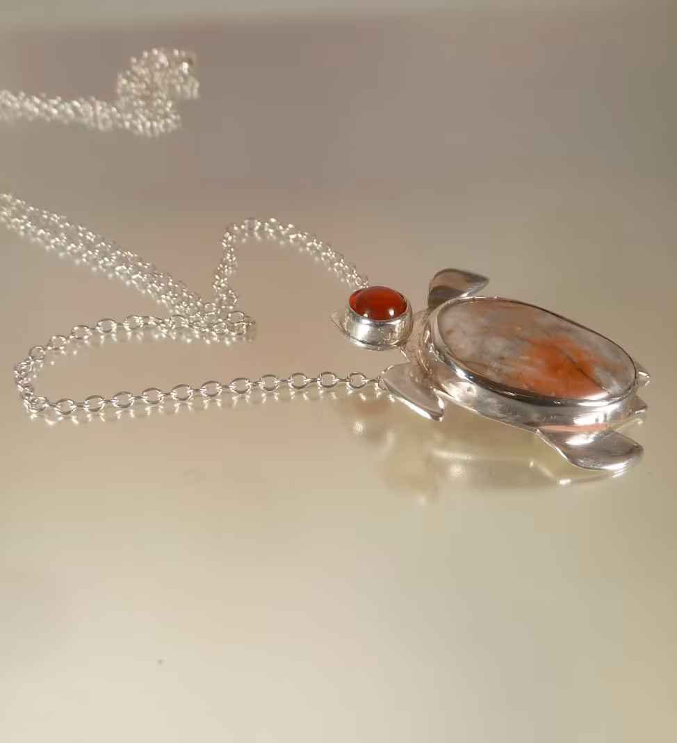 Tortue Luth Thétis- Pendentif by Cloquille