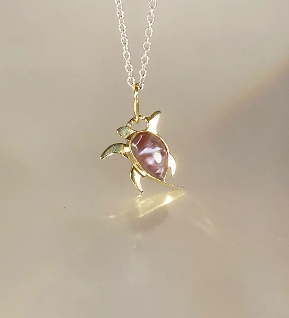 Pendentif tortue de kemp by Cloquille Pendentif tortue de kemp by Cloquille