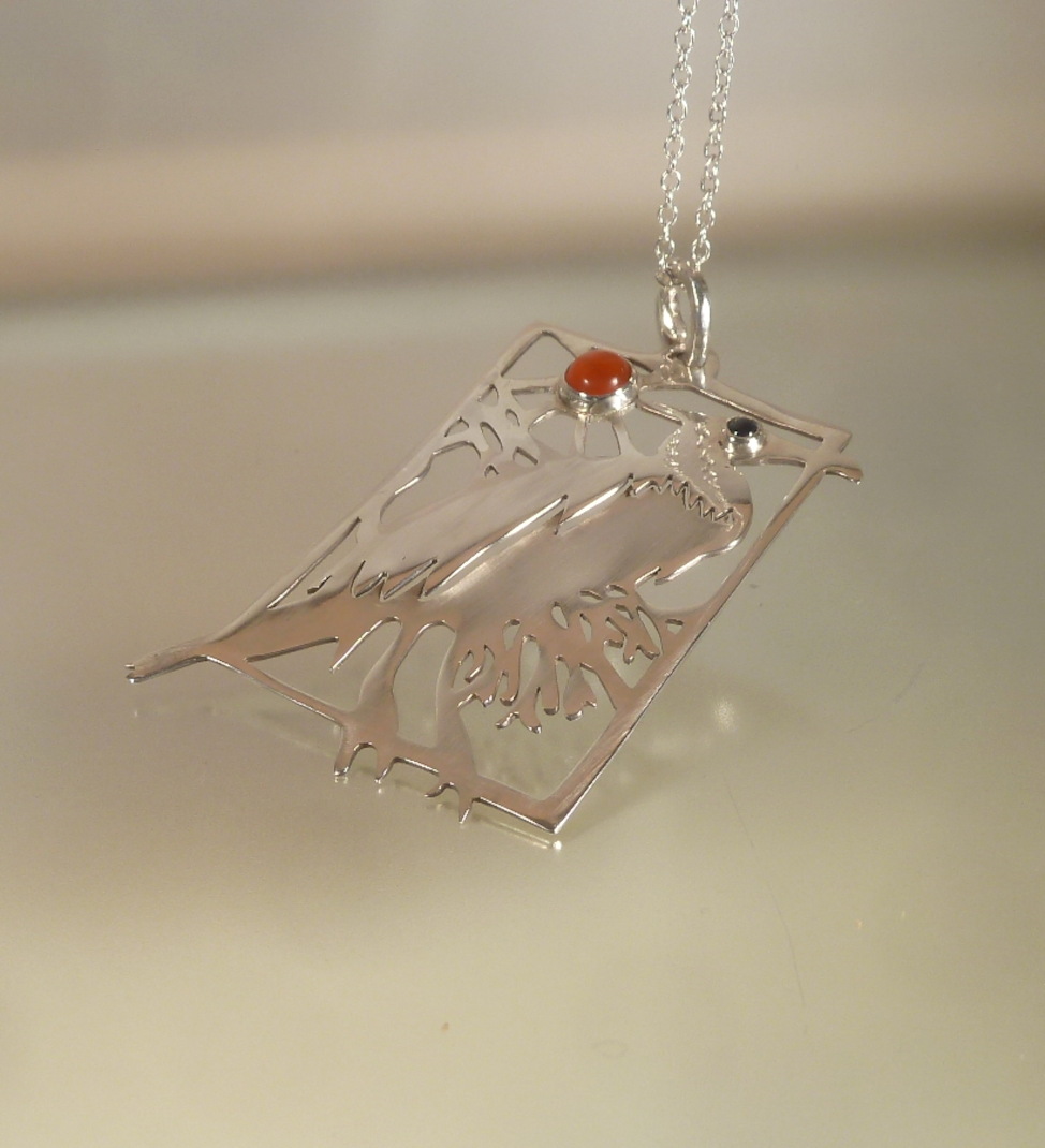 Pendentif Pendentif Cormoran dans les algues by Cloquille Bijou artisanal inspiré par la mer. Pendentif Pendentif Cormoran dans les algues by Cloquille Bijou artisanal inspiré par la mer.