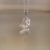Pendentif Hippocampe sous les algues by Cloquille