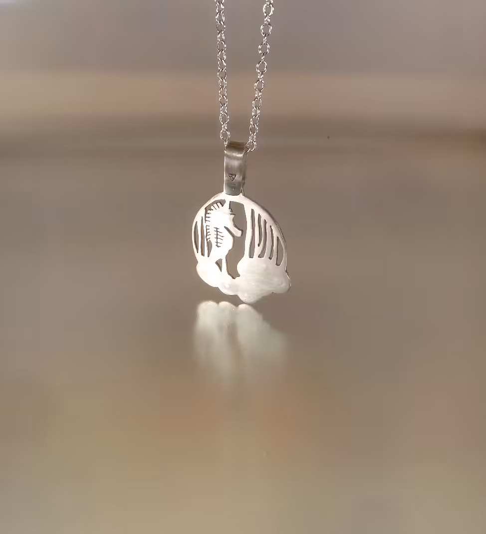 Pendentif Hippocampe sous les algues by Cloquille