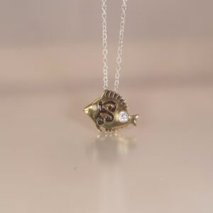 Collier poisson miniature by Cloquille - Nurserie