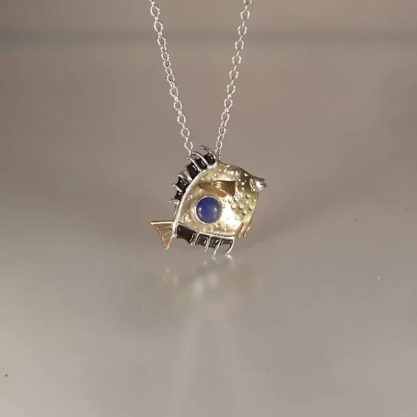 Pendentif Poisson chirurgien by Cloquille