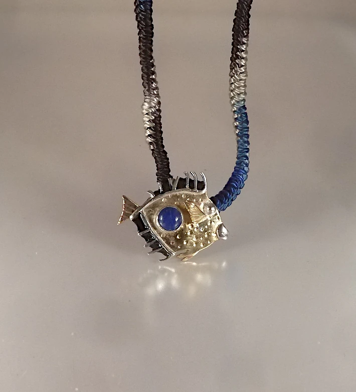 Pendentif Poisson chirurgien by Cloquille Pendentif Poisson chirurgien by Cloquille