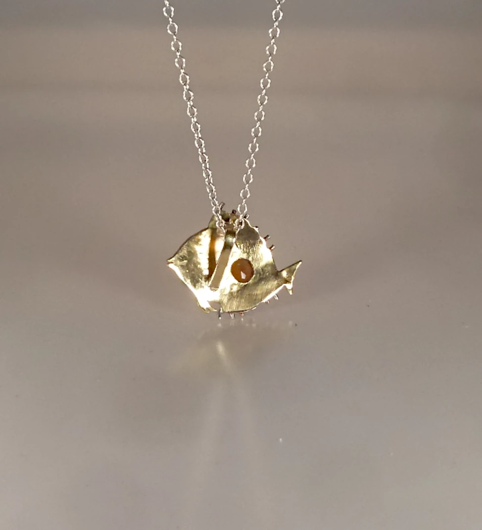 Pendentif Poisson chirurgien by Cloquille