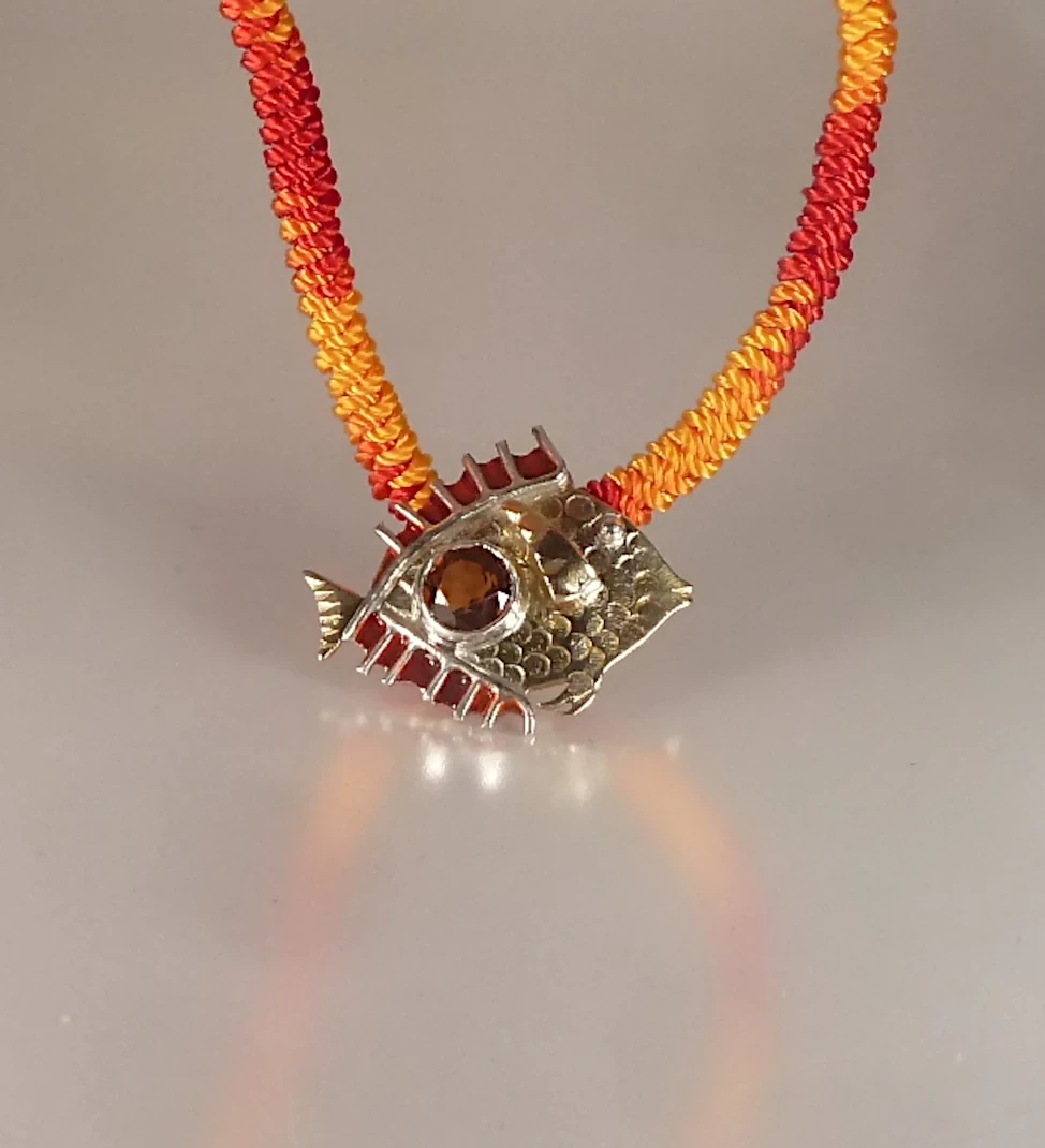 Pendentif Poisson chirurgien by Cloquille
