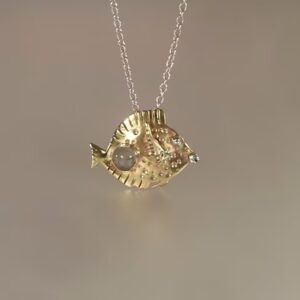 Pendentif Poisson chirurgien