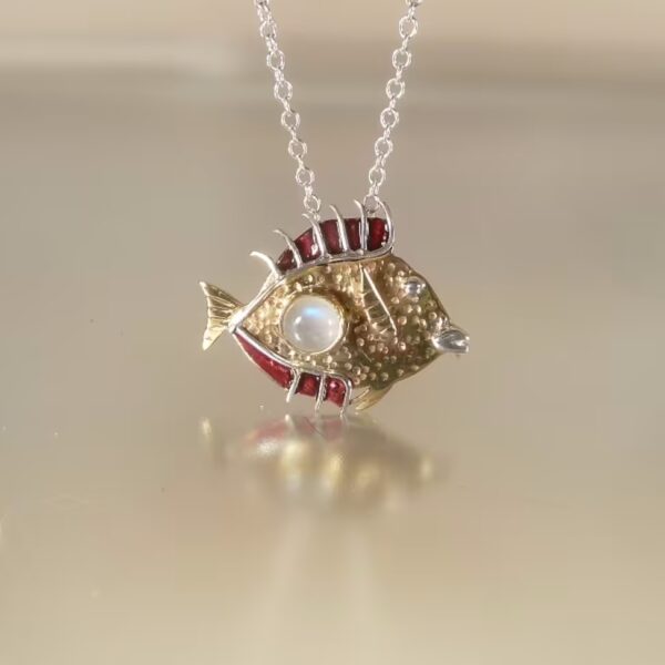 Pendentif Poisson chirurgien by Cloquille