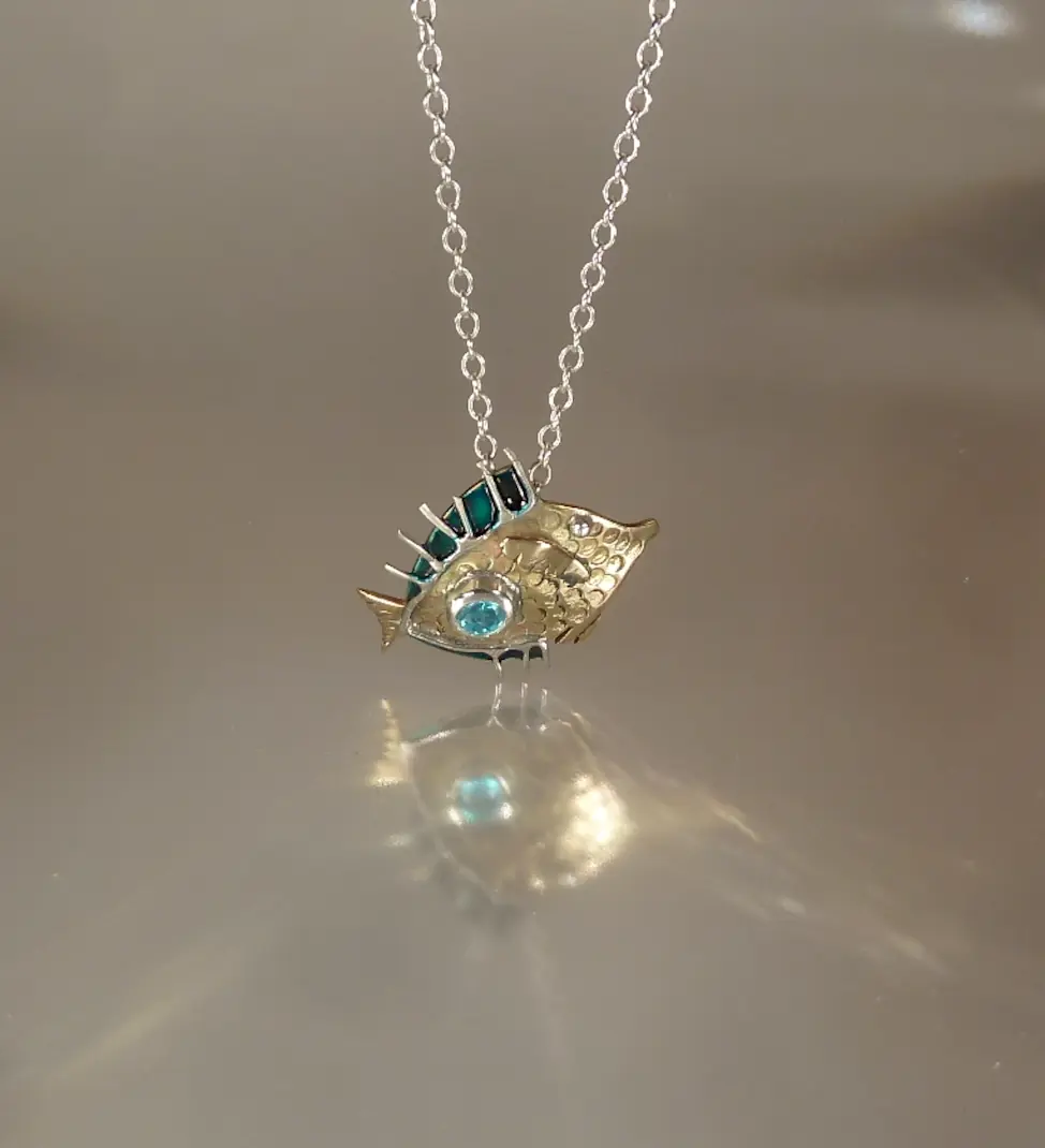 Pendentif Poisson chirurgien by Cloquille