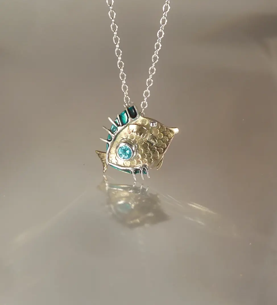 Pendentif Poisson chirurgien by Cloquille Pendentif Poisson chirurgien by Cloquille